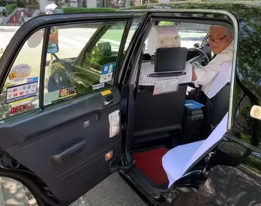 《不關車門的日本乘客》太習慣自動門的後果?外國的計程車司機好困惑