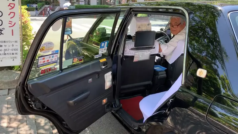 《不關車門的日本乘客》太習慣自動門的後果？外國的計程車司機好困惑