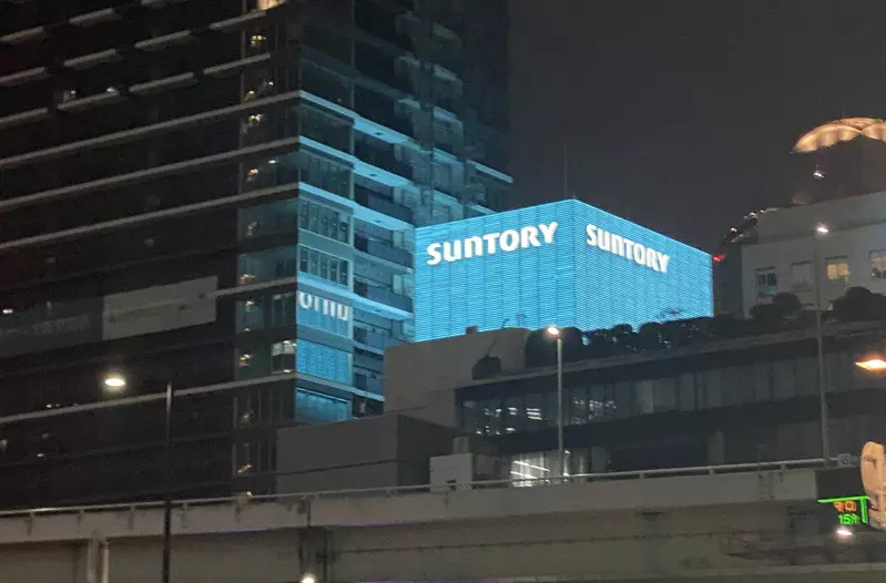 《大阪話題光害公寓》這幾套房有人會買嗎？每天都被隔壁的招牌閃瞎了