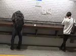 《公共電話遺跡》有人打電腦有人喝一杯 這個空間還能如何再利用？