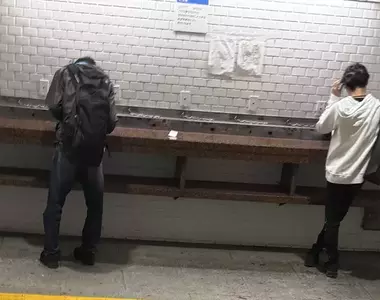 《公共電話遺跡》有人打電腦有人喝一杯 這個空間還能如何再利用？