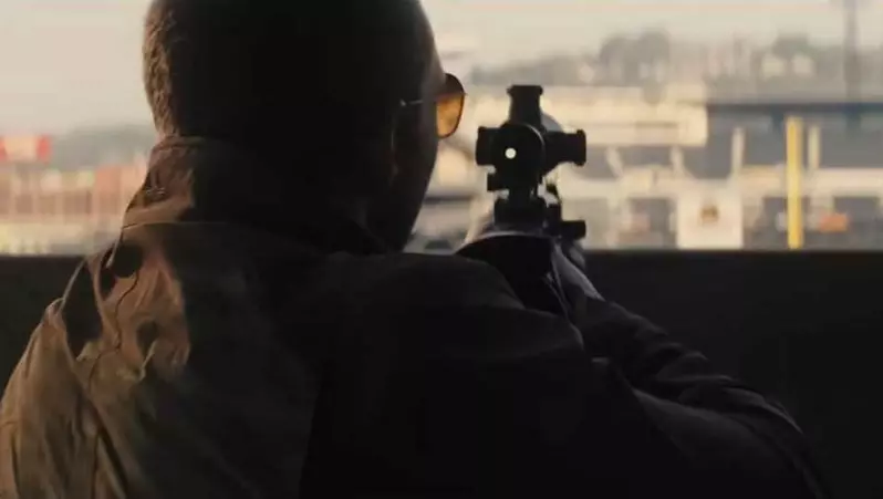 《殺手的房間》追求極簡生活不買家具 生存遊戲和露營道具擺出來嚇壞大家了 《殺手的房間》追求極簡生活不買家具 生存遊戲和露營道具擺出來嚇壞大家了