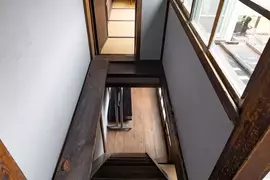 《古蹟裡的神祕房間》踏過超窄的木板橋才能進出 這是秘密基地還是牢房呢? 《古蹟裡的神祕房間》踏過超窄的木板橋才能進出 這是秘密基地還是牢房呢?