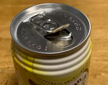 日本網友喝飲料發現《瑕疵易開罐》驚覺易開罐竟然是這樣製造的