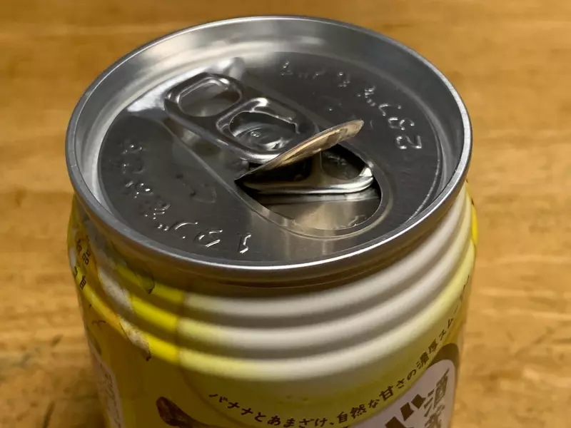 日本網友喝飲料發現《瑕疵易開罐》驚覺易開罐竟然是這樣製造的 日本網友喝飲料發現《瑕疵易開罐》驚覺易開罐竟然是這樣製造的