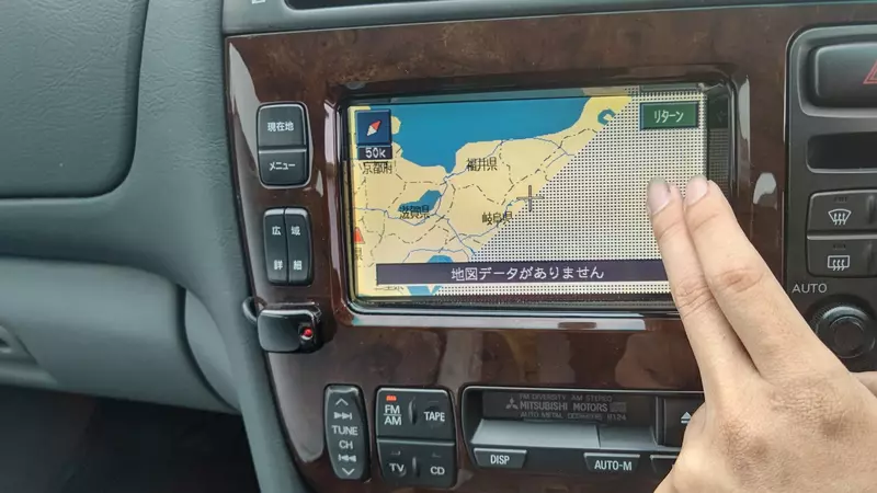 《古老的汽車導航》跟早期的電玩遊戲一樣要換片？年輕網友都感到難以置信