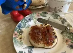 《英國烤麵餅的吃法》日本駐英大使引爆飲食文化之爭 他只塗果醬挨批沒有人這樣吃