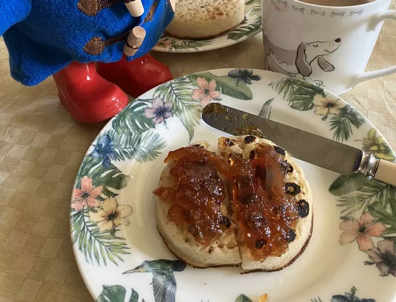 《英國烤麵餅的吃法》日本駐英大使引爆飲食文化之爭 他只塗果醬挨批沒有人這樣吃