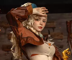 《魔物獵人荒野》調查隊工匠「潔瑪」的Cosplay 這次由「惡靈古堡」艾殊莉身體模特兒出馬，這身材感覺就對了❤