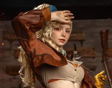 《魔物獵人荒野》調查隊工匠「潔瑪」的Cosplay 這次由「惡靈古堡」艾殊莉身體模特兒出馬,這身材感覺就對了❤