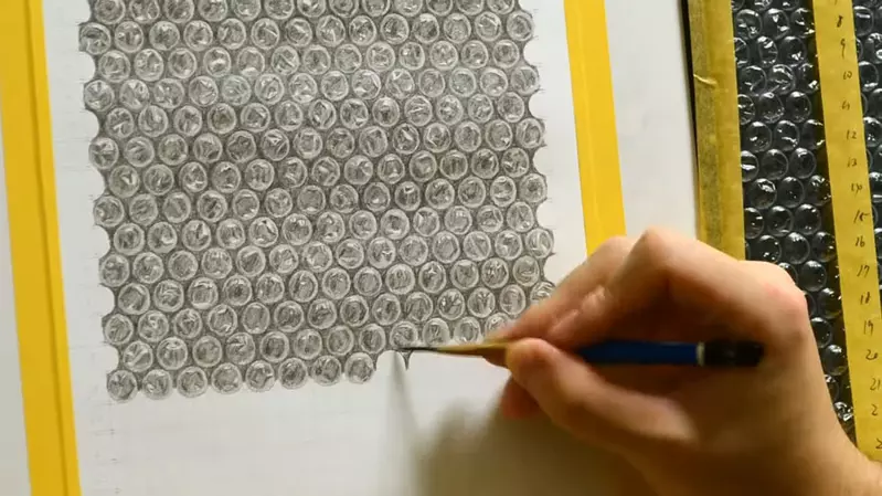 鉛筆畫家手繪泡泡紙作品 五年前分享在YT沒爆！結果五年後貼到推特(X)上結果來個大反轉