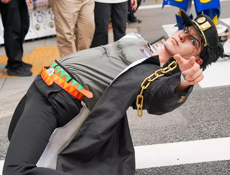 《COSER表演承太郎下腰》網友大讚身體能力太強了 本人卻怕腰痛一天只能做10次