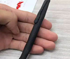 用橡皮擦屑屑做出來的自動筆 這需要累積多少才有辦法做出來啊！？（汗）