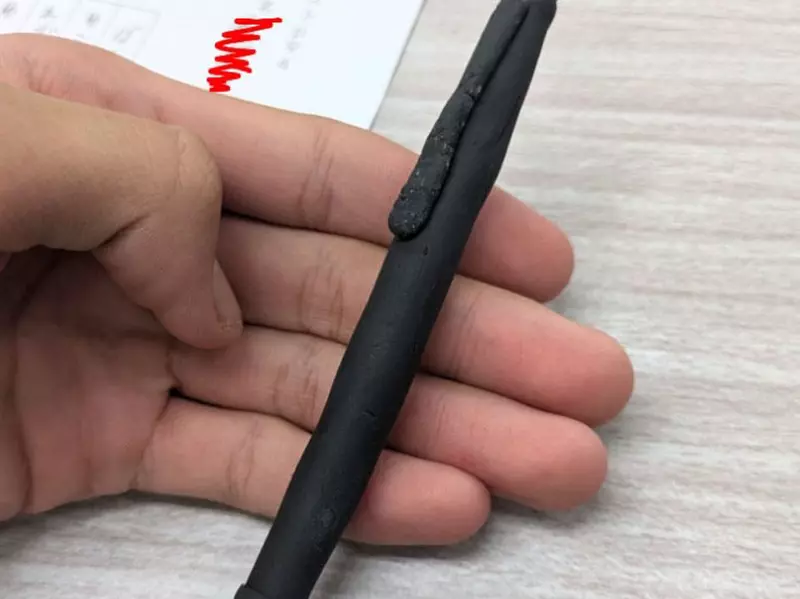 用橡皮擦屑屑做出來的自動筆 這需要累積多少才有辦法做出來啊!?(汗) 用橡皮擦屑屑做出來的自動筆 這需要累積多少才有辦法做出來啊!?(汗)