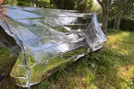 大創800日元的《緊急避難帳篷》外面看不見裡面但裡面能看出去外面,這不就跟魔鏡號一模模一樣樣嗎? 大創800日元的《緊急避難帳篷》外面看不見裡面但裡面能看出去外面,這不就跟魔鏡號一模模一樣樣嗎?