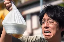《外帶穩定器》完全戳中老外痛點的發明,以後帶走湯麵再也不會變乾麵了 《外帶穩定器》完全戳中老外痛點的發明,以後帶走湯麵再也不會變乾麵了