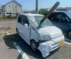《坂出LIFE》占用便利商店停車場的知名廢車 眼看即將復活又被捕刀了？