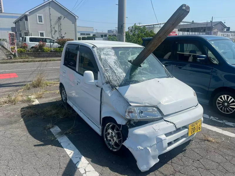 《坂出LIFE》占用便利商店停車場的知名廢車 眼看即將復活又被捕刀了? 《坂出LIFE》占用便利商店停車場的知名廢車 眼看即將復活又被捕刀了?