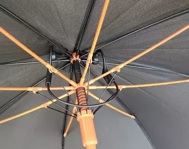 《骨傳導耳機改造》雨傘可以變身成巨型喇叭?日本網友實驗的結果是……