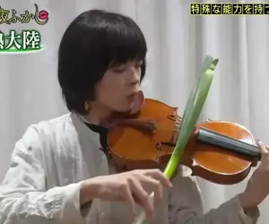 綜藝節目調查有特殊能力的人 發現了可以用蔥進行小提琴演奏的強者