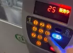 《選號販賣機的謎團》輸入25號機器卻給22號 這不是出錯而是有特定理由？
