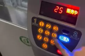 《選號販賣機的謎團》輸入25號機器卻給22號 這不是出錯而是有特定理由? 《選號販賣機的謎團》輸入25號機器卻給22號 這不是出錯而是有特定理由?