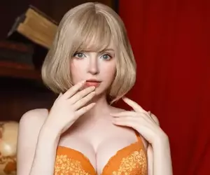 「惡靈古堡4重製版」艾殊莉身體模特兒「PeachMilky」推出歐派滑鼠墊 想知道礙不礙事只能試過才知道惹