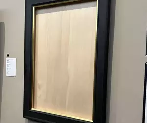 《耐人尋味的藝術品》日本網友看了很久 才驚覺這只是一個空畫框超丟臉