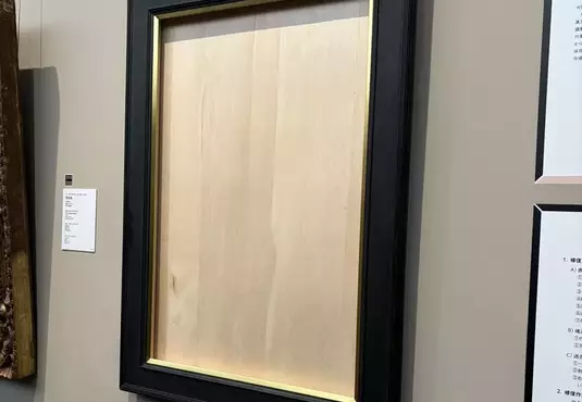 《耐人尋味的藝術品》日本網友看了很久 才驚覺這只是一個空畫框超丟臉