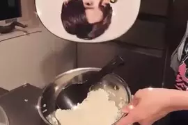 《偶像應援扇的使用方式》你會用來搧醋飯嗎?有粉絲堅持不行有人卻毫不在意 《偶像應援扇的使用方式》你會用來搧醋飯嗎?有粉絲堅持不行有人卻毫不在意