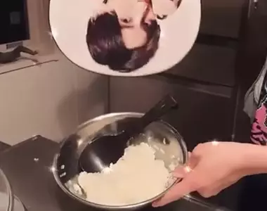 《偶像應援扇的使用方式》你會用來搧醋飯嗎?有粉絲堅持不行有人卻毫不在意