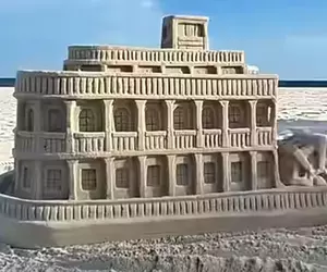海灘上壯觀的建築沙雕作品 還以為會是AI影片但結果是人工打造的出來的奇觀