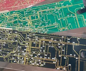 東京美術館推出的《電車路線圖書籤》使用真正電路板製成的趣味周邊商品
