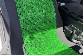 《用人工草皮當椅墊的人》坐起來全身上下超涼快?但也可能藏有看不到的危險性 《用人工草皮當椅墊的人》坐起來全身上下超涼快?但也可能藏有看不到的危險性