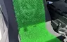 《用人工草皮當椅墊的人》坐起來全身上下超涼快？但也可能藏有看不到的危險性