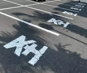 《神秘文字「圣」》日本九州的停車場才看得到這種用法 是神聖的車才能停的位子嗎？