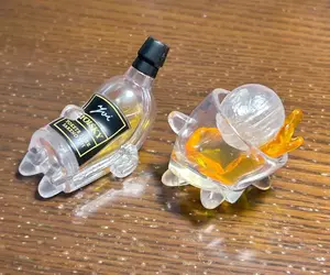 扭蛋商品《酒醉威士忌》酒瓶加上酒杯表現出了五種喝到不省人事的狀態，太搞笑了