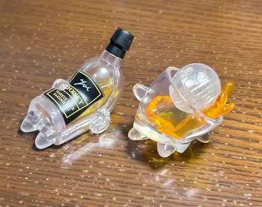 扭蛋商品《酒醉威士忌》酒瓶加上酒杯表現出了五種喝到不省人事的狀態,太搞笑了