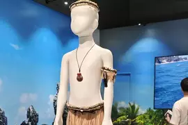 《諾魯傳統服裝Ikirira》大阪世博話題展品 這真的不是吉他吉他老伯的COSPLAY嗎? 《諾魯傳統服裝Ikirira》大阪世博話題展品 這真的不是吉他吉他老伯的COSPLAY嗎?