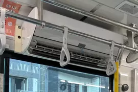 《函館市路面電車的高溫對策》車廂悶熱的解決辦法就是直接裝冷氣 《函館市路面電車的高溫對策》車廂悶熱的解決辦法就是直接裝冷氣