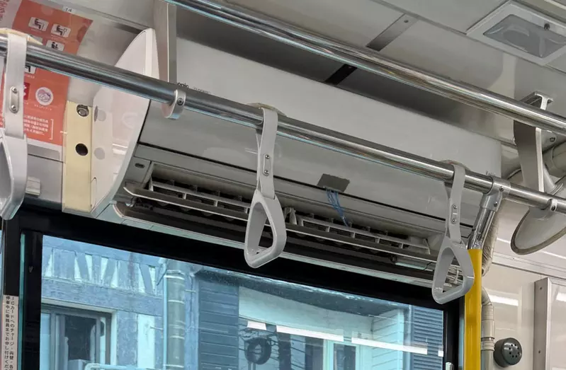 《函館市路面電車的高溫對策》車廂悶熱的解決辦法就是直接裝冷氣