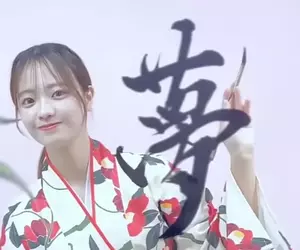 日本書法女孩《上里美貴》在網路上傳遞美好寫下動人的字
