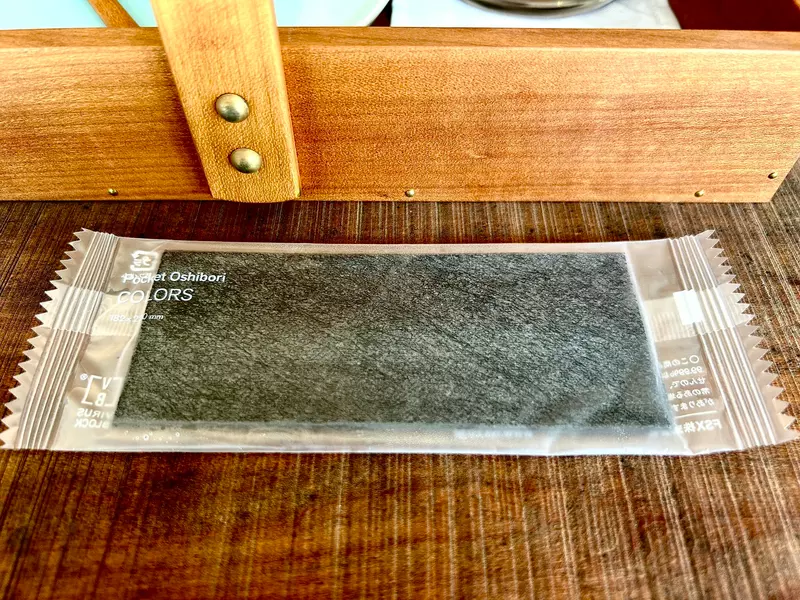 《黑色濕紙巾》容易引發誤會的新潮設計 日本網友全都以為是海苔