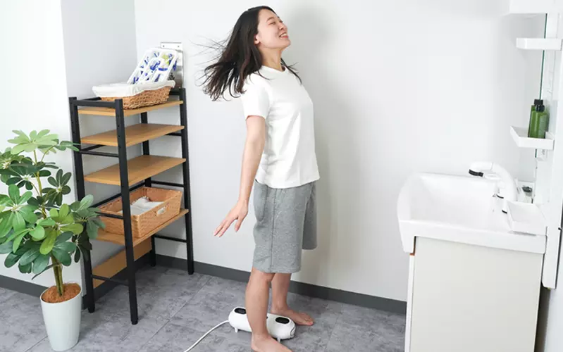 日本雜貨公司推出由下往上吹的電風扇 比起會爆炸的產品這項商品才是最先端的發明