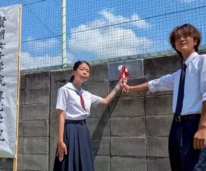 《現代版柏林圍牆》分隔男女兩校的水泥磚牆 經過50年終於被推倒了