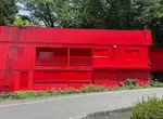 位於福島縣的《惡夢體驗設施REDBOX》因奇特的外觀受到民眾檢舉說這是詭異的宗教設施