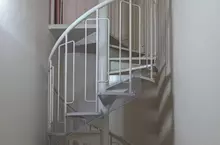 《一進門就是螺旋梯的家》日本網友剛搬進來的時候超興奮 ５個月後他就後悔想搬家