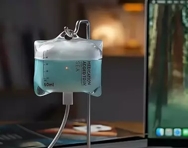 設計品牌S!gn推出《點滴Airpods保護殼》這模仿生理食鹽水的模樣真的超逗趣