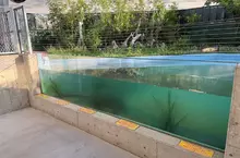 《竹島水族館》的壓克力玻璃警告說明 由於寫得太過直白而引起網友注意