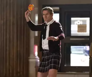 來顆爛番茄｜連恩尼遜《脫線神探（The Naked Gun）》 「最強老爸」迷你裙都穿了評價如何？ 
